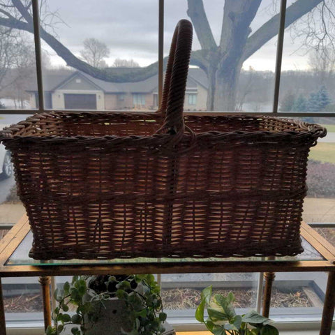 Large Vintage Wicker Gathering Basket With Handle 21x15x9. IN STORE PICKUP ONLY