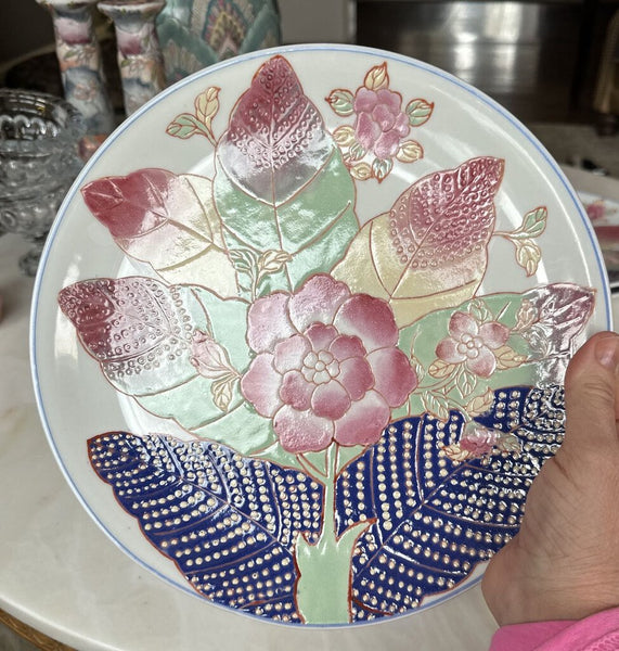 VINTAGE 1980's PORCELAIN TOBACCO LEAF PLATE. HAND PAINTED AND SIGNED. FOR DECORATIVE PURPOSES ONLY 10 1/4" D